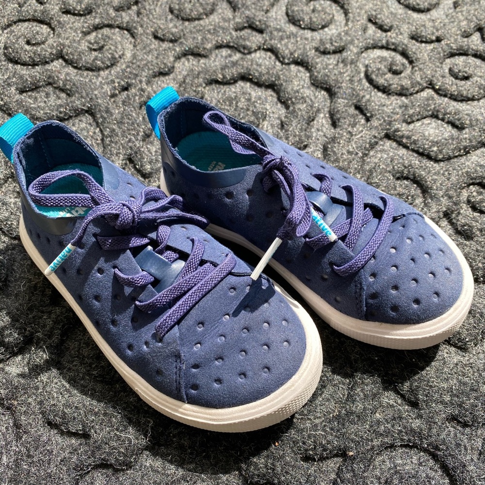 Native sneaker Little boys size 7